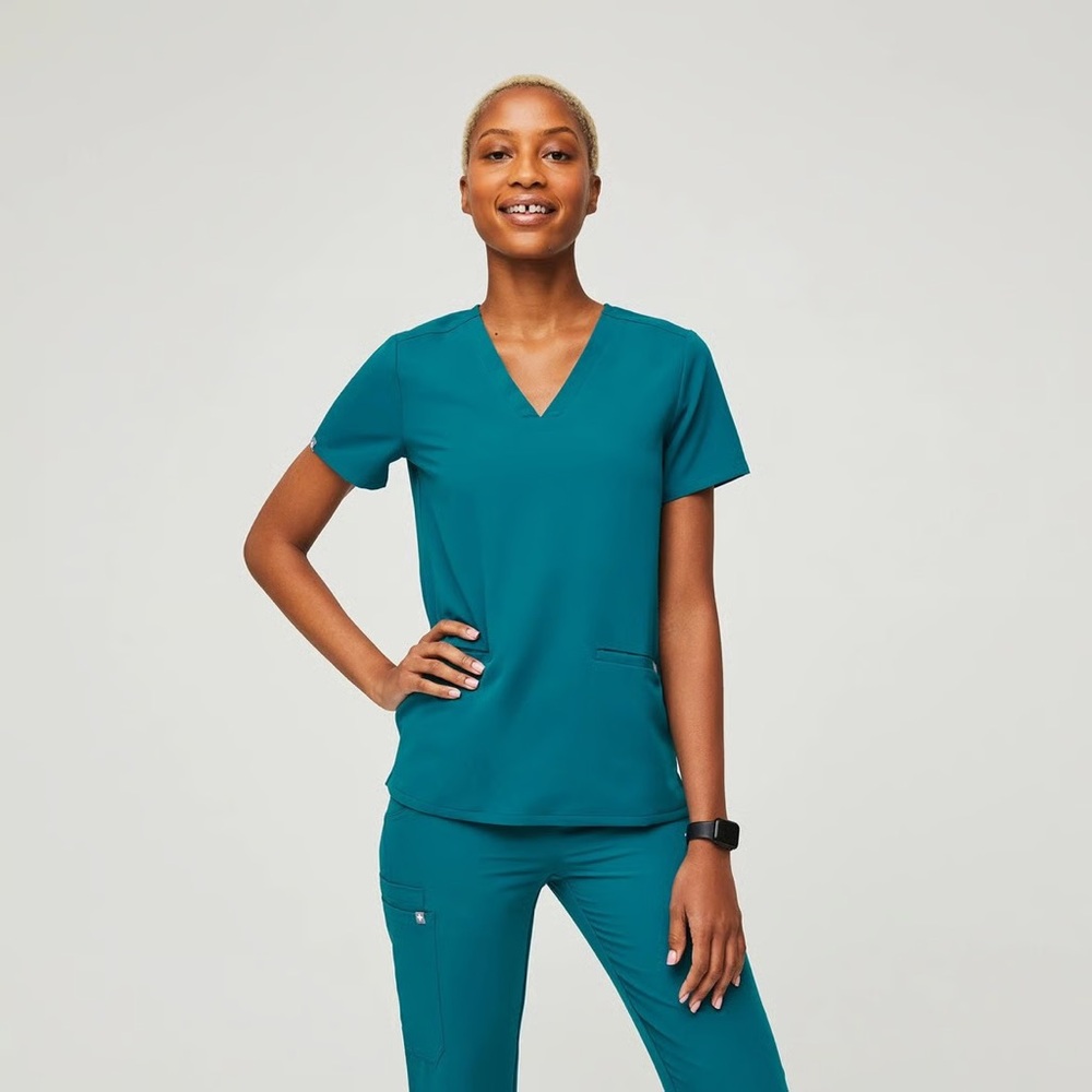 Figs Size S Casma Three-Pocket Scrub Top - Pacific Blue